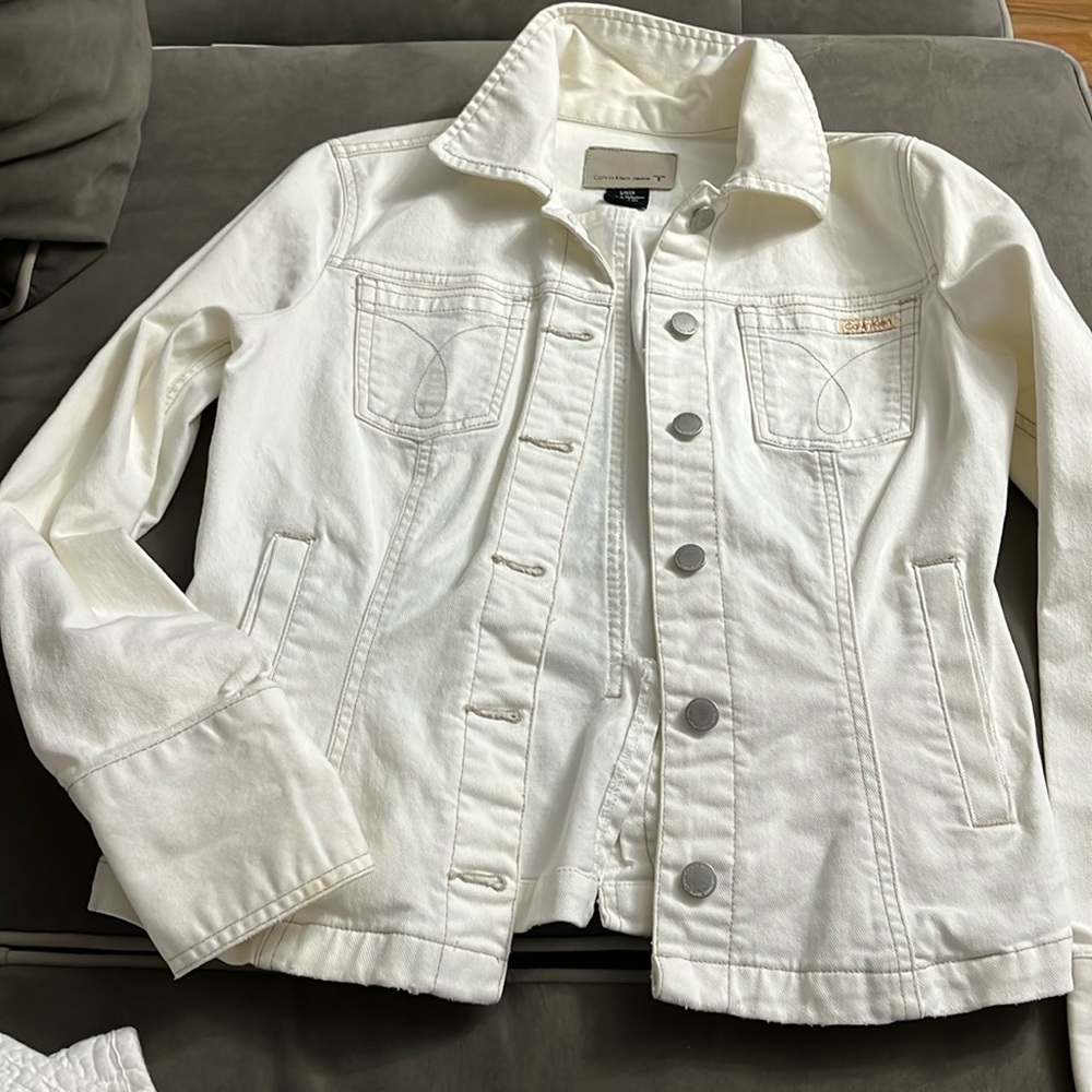 Calvin Klein white Jean jacket small button from pockets slit in back